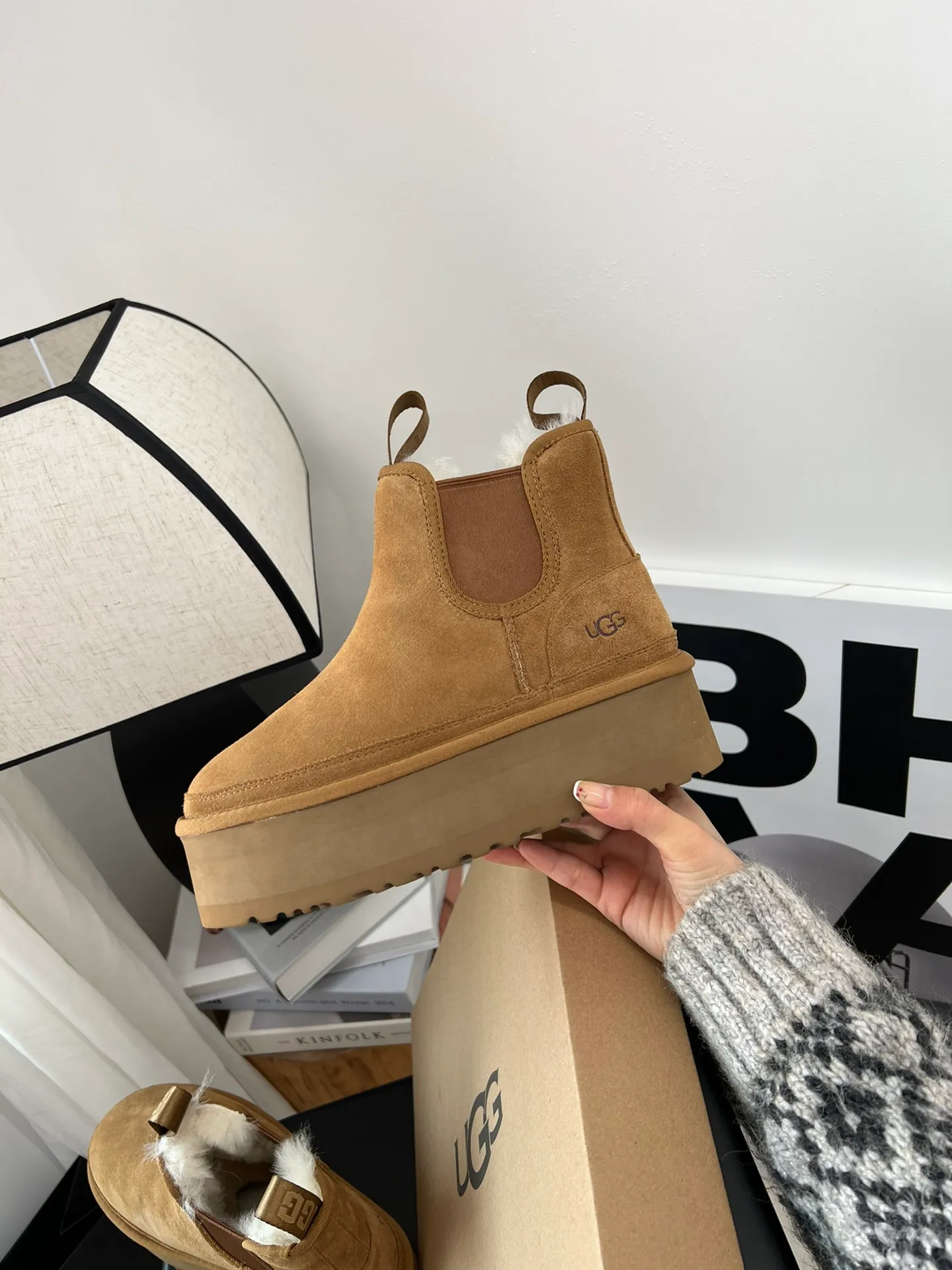 💰560 UGG sheepskin all-in-one snow boots Chelsea boots UGG 4526 Autumn and winter new women's casual and comfortable thick-soled Chelsea fashion boots star same style 1134526 Color: black maroon gray Size: 35-40